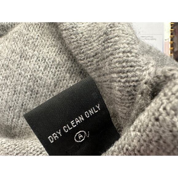 Karen Kane gray long sleeves flower embroidered sweater size Medium - Picture 5 of 11